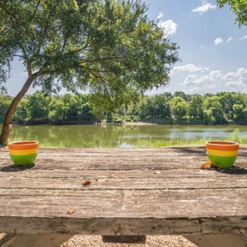 Enjoy meals alfresco style out on the picnic table with gorgeous river views