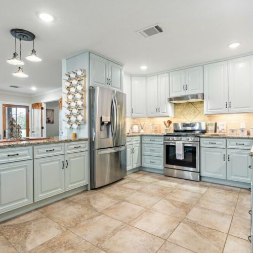 Spacious Kitchen, Cookware, Dinnerware Ready to  Entertain in Style