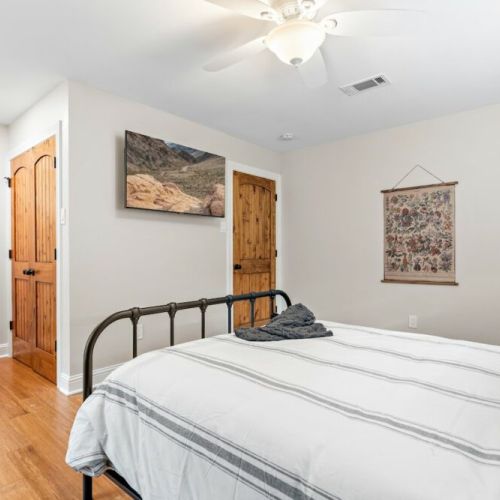 Spacious Room w/ Queen Bed and Private Bathroom