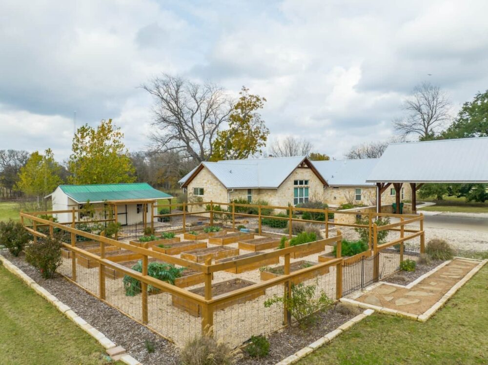 Homestead Private Retreat Minutes to Silos — primary photo